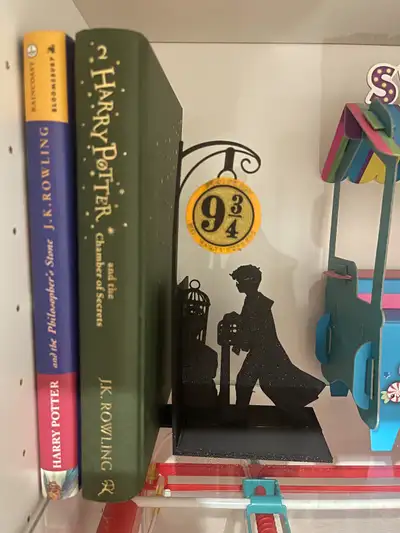 3D print Harry Potter book stand for shelves Bookend