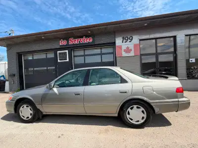 Toyota Camry 2000 Good Condition See pics of under carriage Undercoated regularly Newer exhaust 298k...
