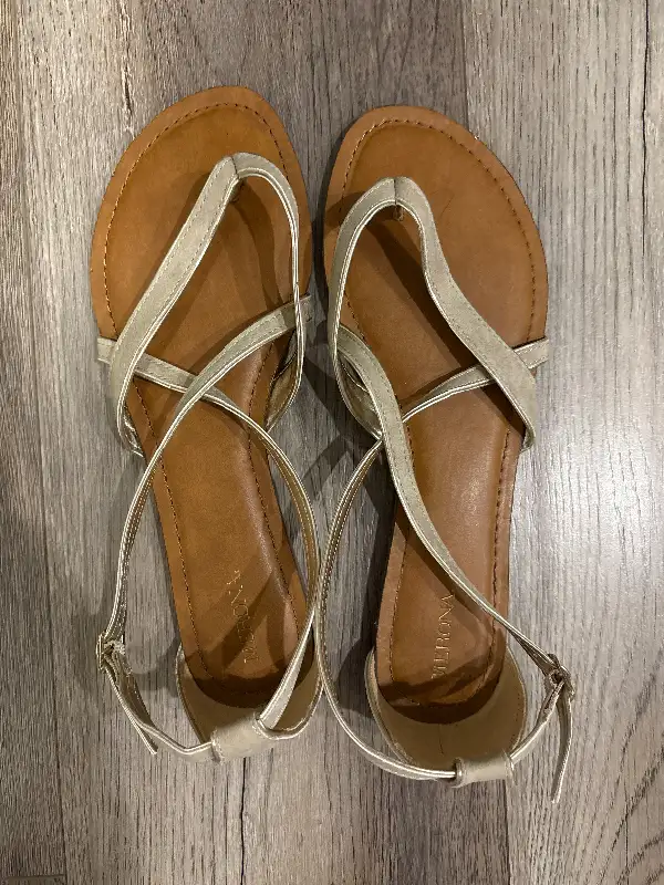 Women’s sandals in Women's - Shoes in Calgary - Image 2
