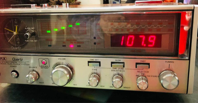 YORX QUARTZ AM/FM DIGITAL TUNING ELECTRONICS DUAL CLOCK SYSTEM in Arts & Collectibles in Hamilton - Image 3