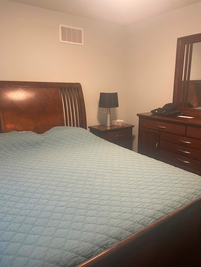 Bedroom set in Beds & Mattresses in Brantford