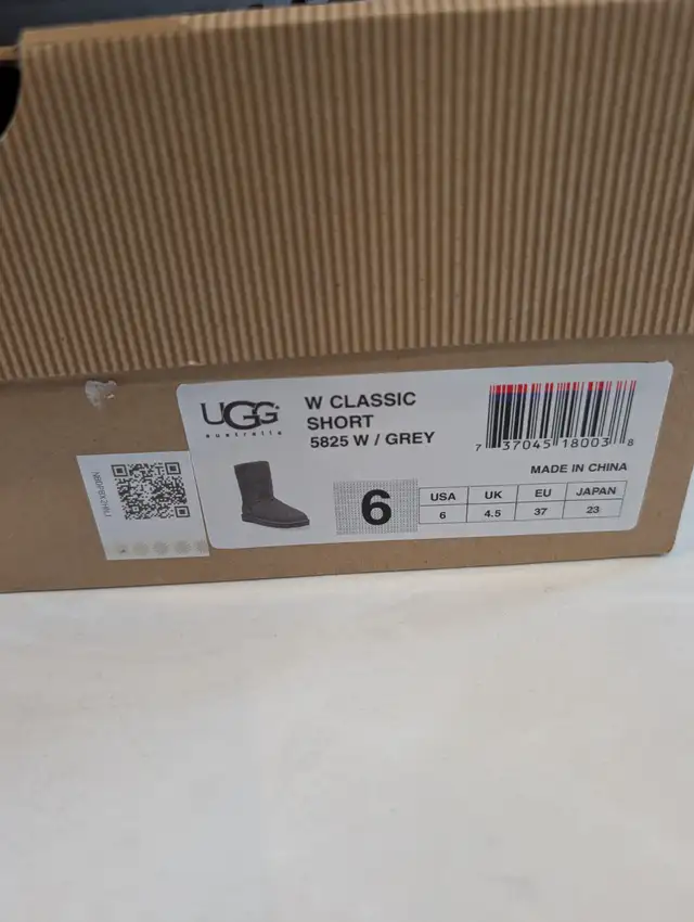 New UGG Australia Classic Short Sheepskin Boots Grey Size 6 in Women's - Shoes in Markham / York Region - Image 3