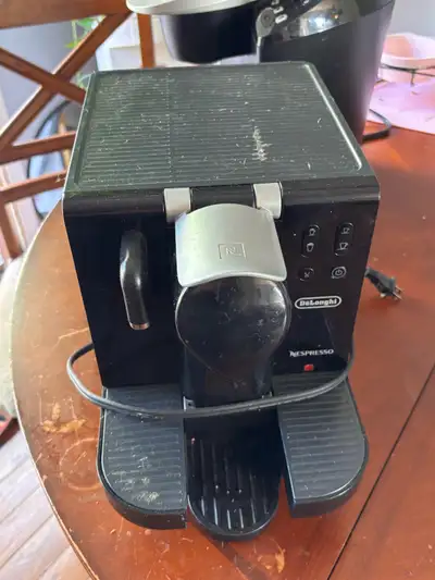 cafetière delongi à capsule nespresso , View more