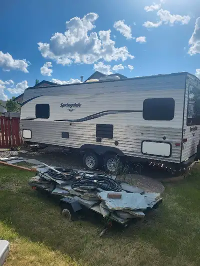 21' travel trailer, Springdale by Ketstone. Dual axles Oversized fridge Oven, stove top, microwave 3...