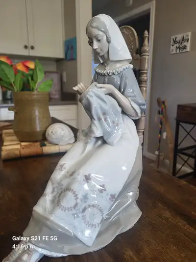 LlADRO Embroiderer Porcelain Lady Sitting In Chair w Needlepoint Salvador Furio. These pieces are ma...