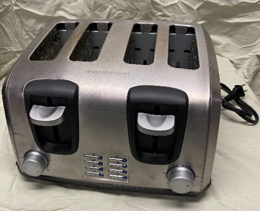 Back & Decker 4 Slice Toaster in Toasters & Toaster Ovens in Kitchener / Waterloo