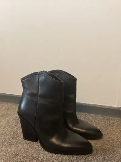 If you buy both this heeled boot and the other one I have listed, I’ll sell both for $60 total. Step...