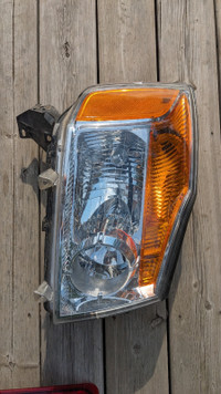 Nissan Titan right headlight 2004-2015