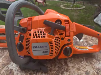 Scie  a chaine Husqvarna 435 X-TORQ chainsaw , View more