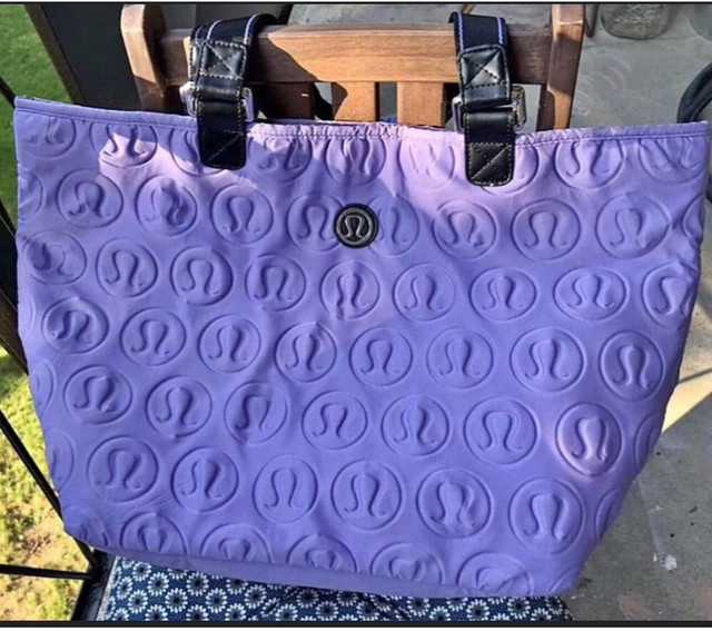  Lululemon bag in Women's - Bags & Wallets in Hamilton