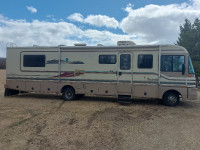 1996 Bounder Motorhome 34ft with car dolly