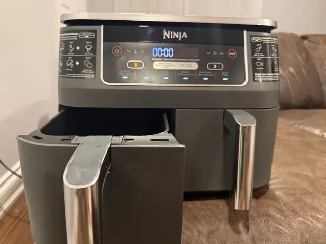Ninja Dual Zone Air Fryer – Excellent Condition in Microwaves & Cookers in Oakville / Halton Region - Image 3