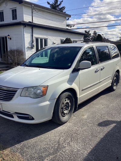 2011 Chrysler Town& Country 