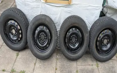 4 General Altimax Arctic winter tires + rims. 4 Pneus d'hiver + jantes. 195 65 15 5X114.3 Bolt Patte...