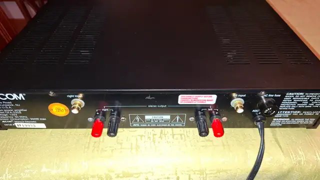 ADCOM GFA-535 II Power amplifier in Stereo Systems & Home Theatre in Mississauga / Peel Region - Image 5