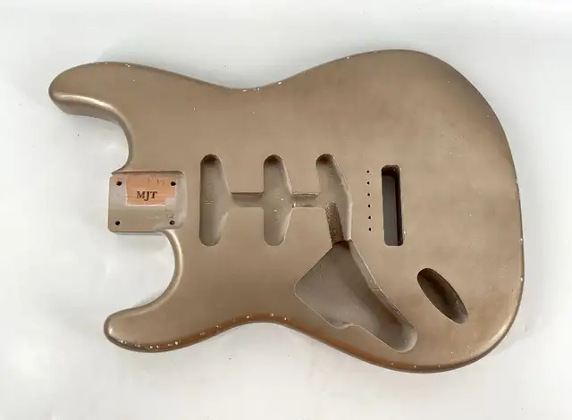 MJT Strat Mark Jenny Nitro Relics LEFTY in Guitars in City of Montréal - Image 4