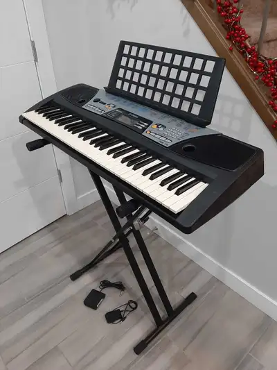 Yamaha PSR-175 keyboard with stand, View more