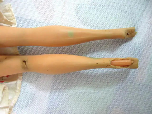 VINTAGE  BARBIE TWIST n TURN DARK  HAIR  MARLO-FLIP DOLL. in Arts & Collectibles in West Island - Image 6