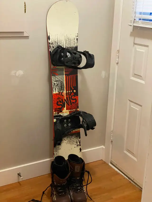 Snowboard, Boots & Bindings in Snowboard in Penticton - Image 2