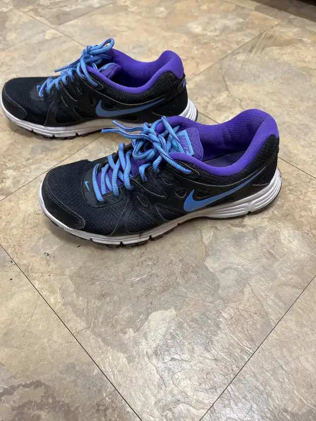  Ladies Nike, black with purple and blue accents, size 6.5 $15 in Women's - Shoes in Kitchener / Waterloo - Image 3