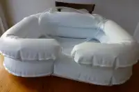coussin gonflabe pour laver la tete au lit