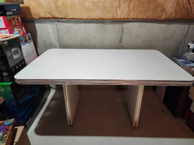 Kitchen Table & 6 Matching Chairs in Dining Tables & Sets in Markham / York Region - Image 3