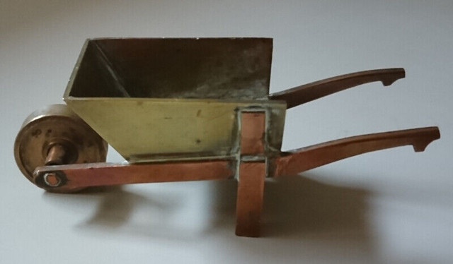 Vintage Brass/Copper Miniature Wheelbarrow Dollhouse Figurine in Arts & Collectibles in Oshawa / Durham Region - Image 2