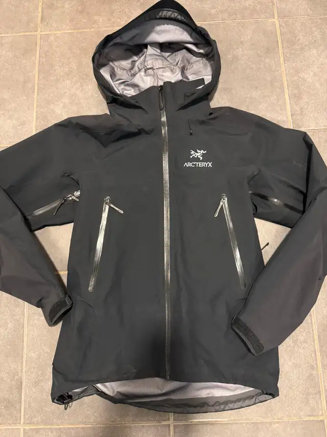 Arcteryx Beta AR Jacket Goretex - Size Small in Men's in Markham / York Region - Image 7