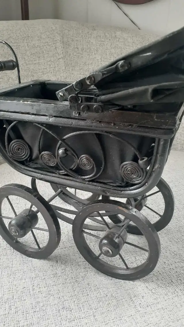 vintage Victorian style baby doll pram carriage stroller in Strollers, Carriers & Car Seats in Hamilton - Image 8
