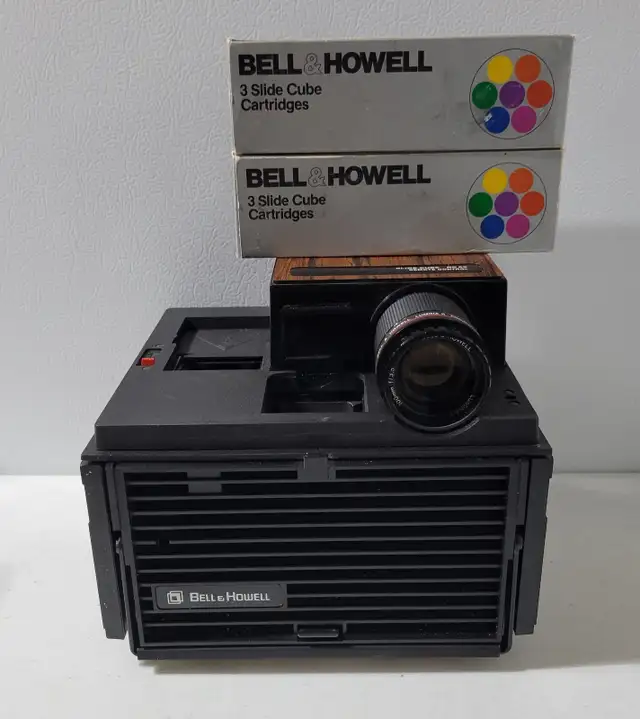 projecteur belle & howell slide cube in Arts & Collectibles in Trois-Rivières - Image 3