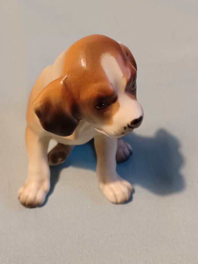 Vintage Beagle dog figurine in Arts & Collectibles in Calgary - Image 4