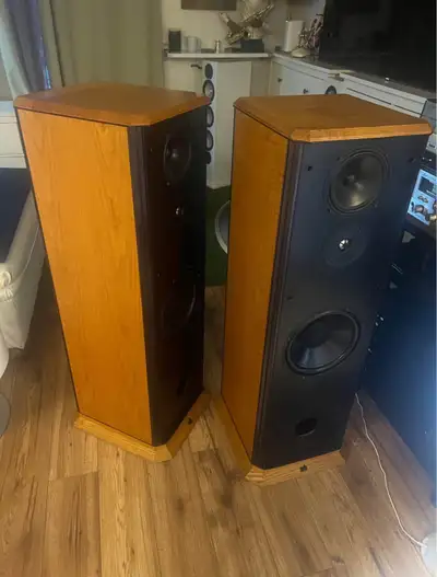 PSB stratus gold mint condition no scratch/dent(demo available), View more