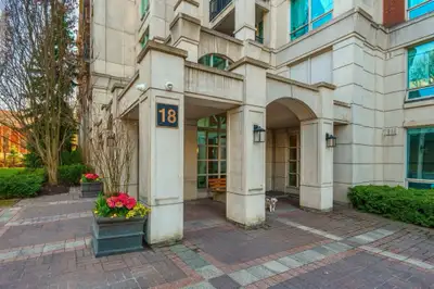 Luxury 1 Bedroom + Den in Prime Location