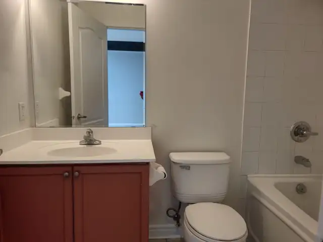 Room for Rent in Mississauga City Center in Short Term Rentals in Mississauga / Peel Region - Image 7