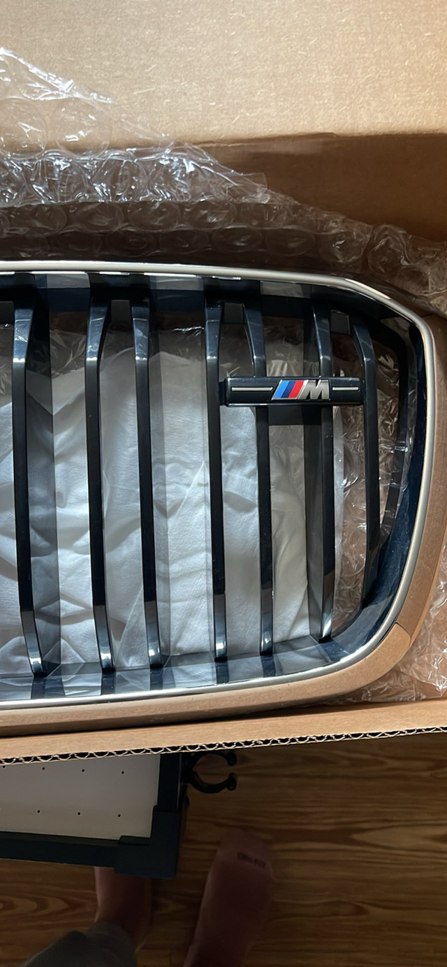 BMW X3 front grill  dans Pièces de carrosserie  à Ville de Montréal - Image 2