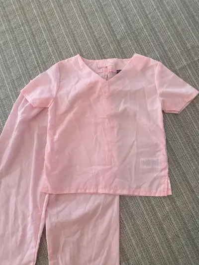Pink scrubs, great for pretend play. Size 3-4T Asking $10