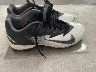 Softball men’s 9 Cleats, View more