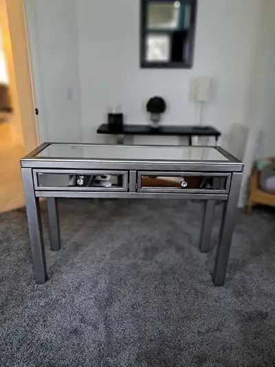 In excellent condition, like new! 2 opening drawers. Attractive piece of furniture for any room! 47"...