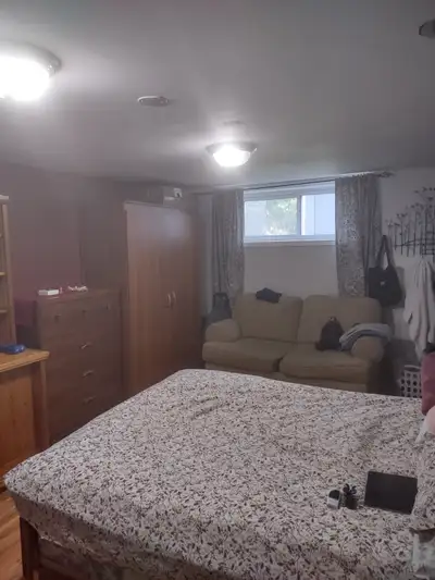 Student Room: 10 min walk to Fleming :  Female: Avail Sept 1