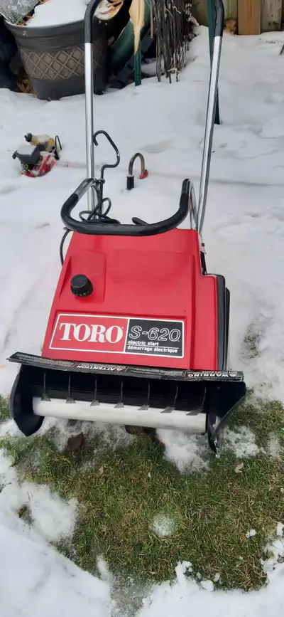 RARE Snow blower toro model S 620, View more