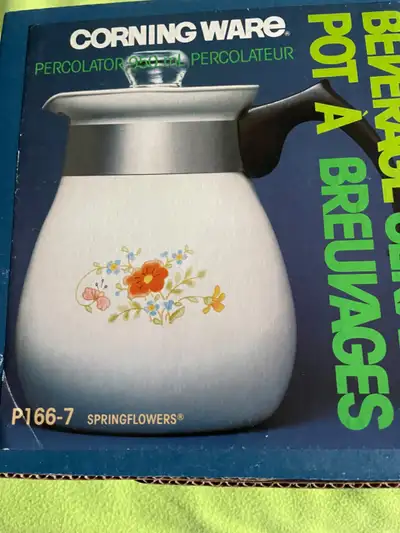 BRAND NEW IN SEALED BOX 7 CUP CAPACITY SPRING FLOWERS PATTERN VERY RARE