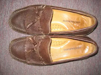 Johnston & Murphy Men’s Size 10M Brown Sheepskin Tassel Loafer. In Like New Condition. Made in Brazi...