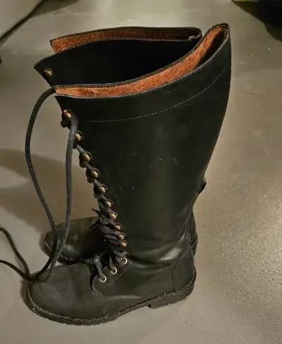 Leather motorcycle boots:  ladies, View more