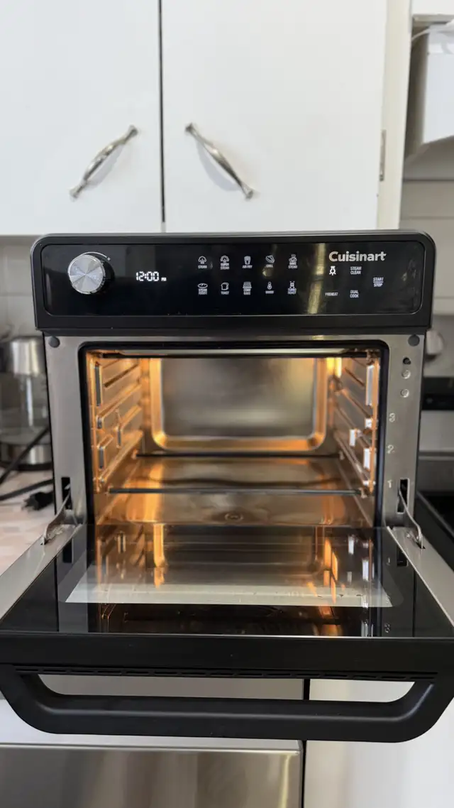 Cuisinart Gourmet Pro Air Fryer Oven, Toast, Grill, Broil, Steam in Toasters & Toaster Ovens in St. Catharines - Image 3