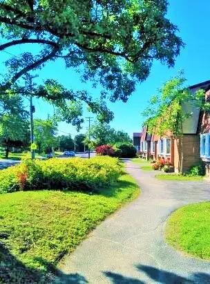 Beautiful room for rent in a townhouse in a secure, clean area; Algonquin 10 min., Carleton U. 10 mi...