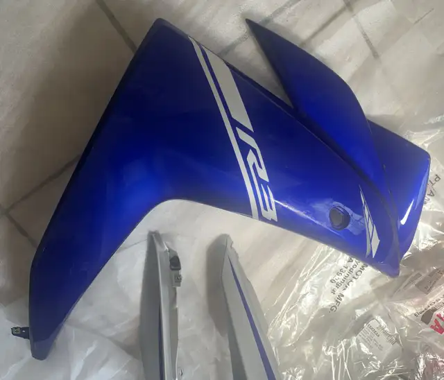 2017 Yamaha YZF-R3 Side Panel & Tail Side Covers in Sport Bikes in Mississauga / Peel Region - Image 3