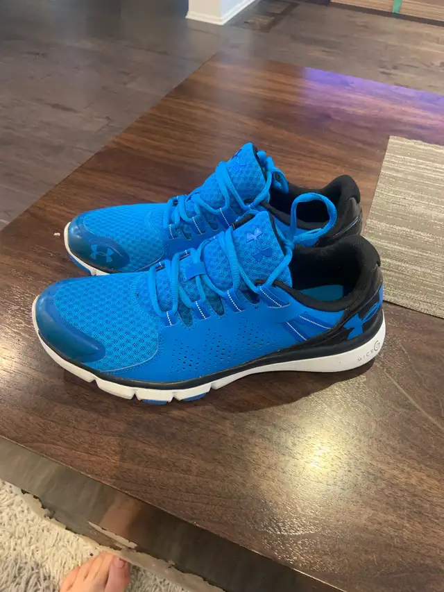 under urmour shoes size 9.5 man. in Men's Shoes in City of Toronto - Image 2