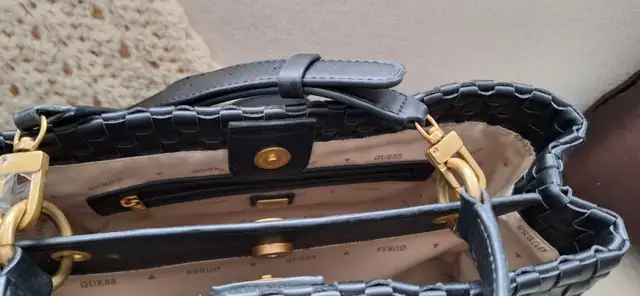 Guess purse in Women's - Bags & Wallets in Barrie - Image 6