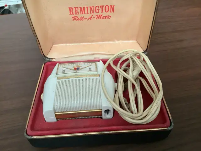 electric shaver in Arts & Collectibles in Saskatoon - Image 2