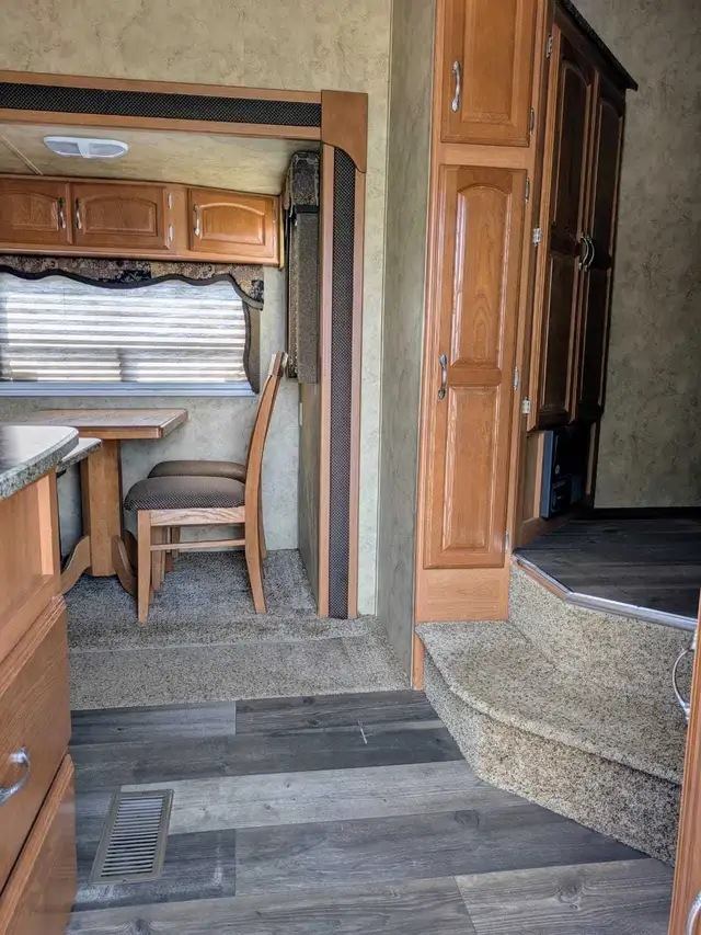 2010 Keystone Cougar Bunk in RVs & Motorhomes in Grande Prairie - Image 5